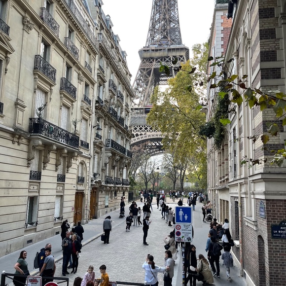 Meet your Posher, Cindy - Picture 1 of 1